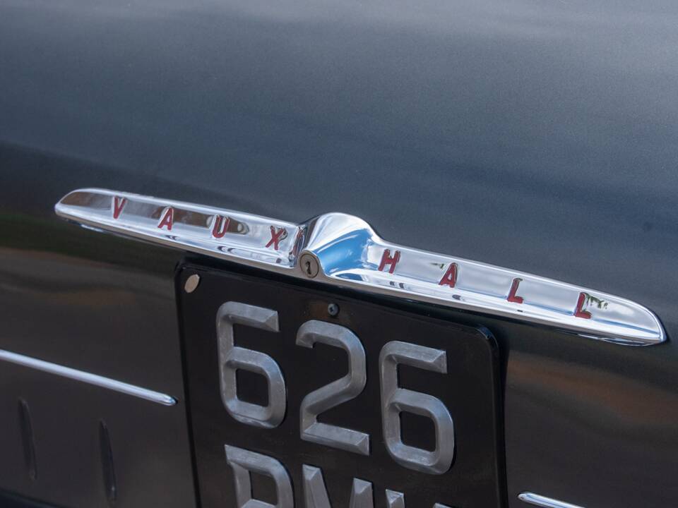Image 38/50 of Vauxhall Cresta (1958)