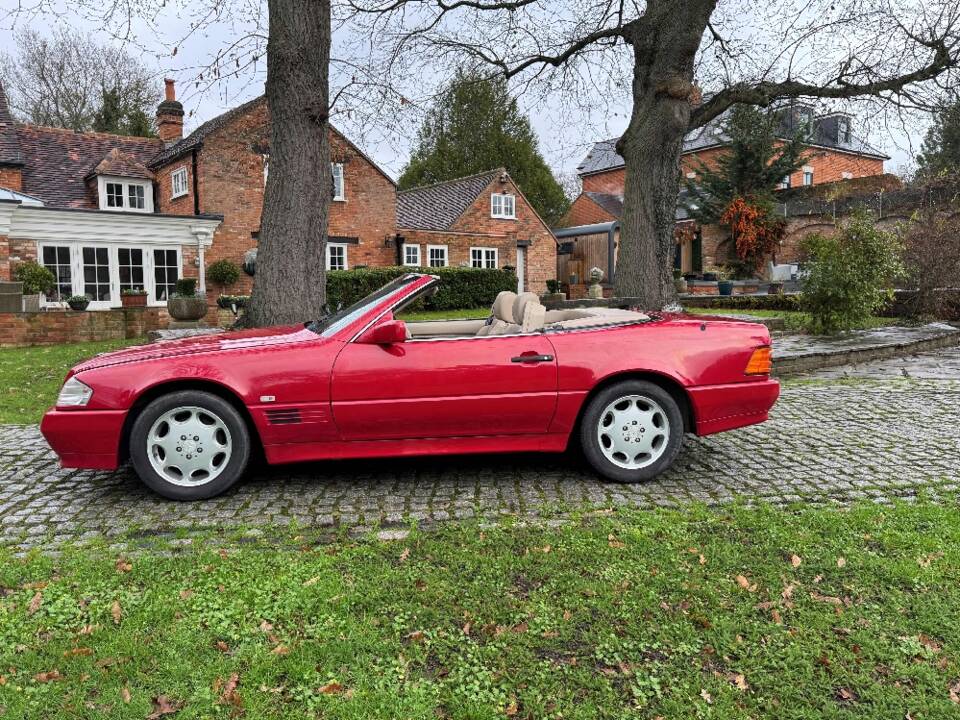 Image 7/30 of Mercedes-Benz SL 280 (1994)