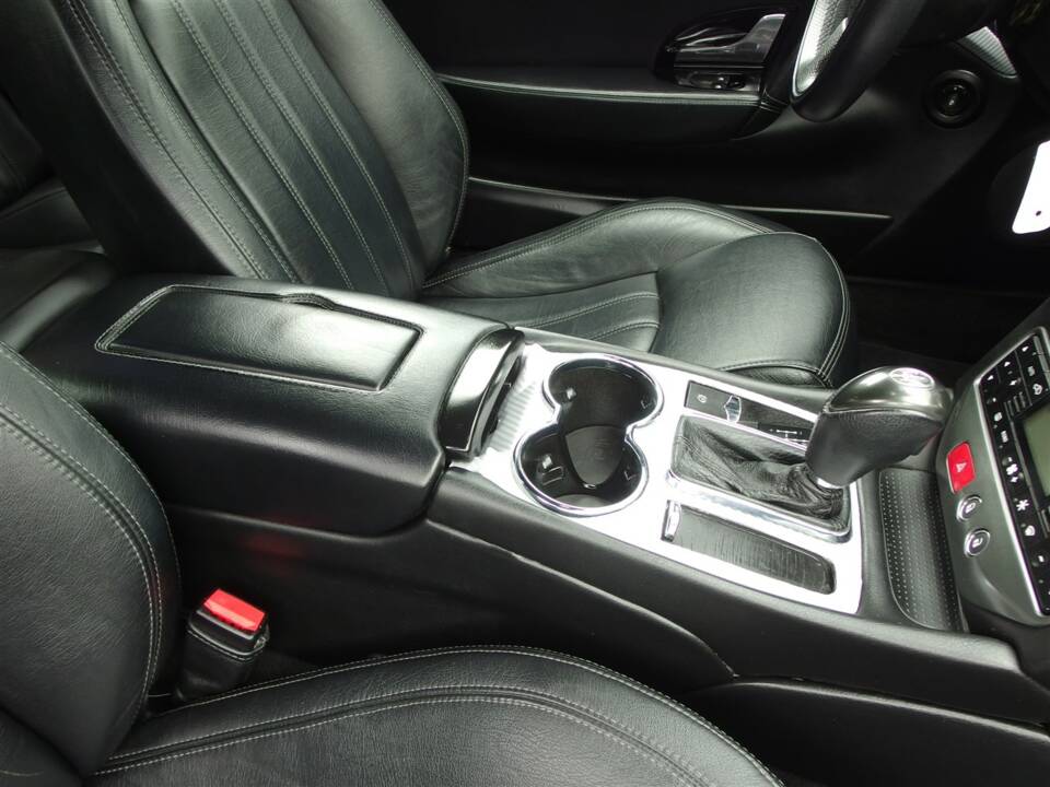 Image 70/98 of Maserati GranTurismo 4.2 (2009)