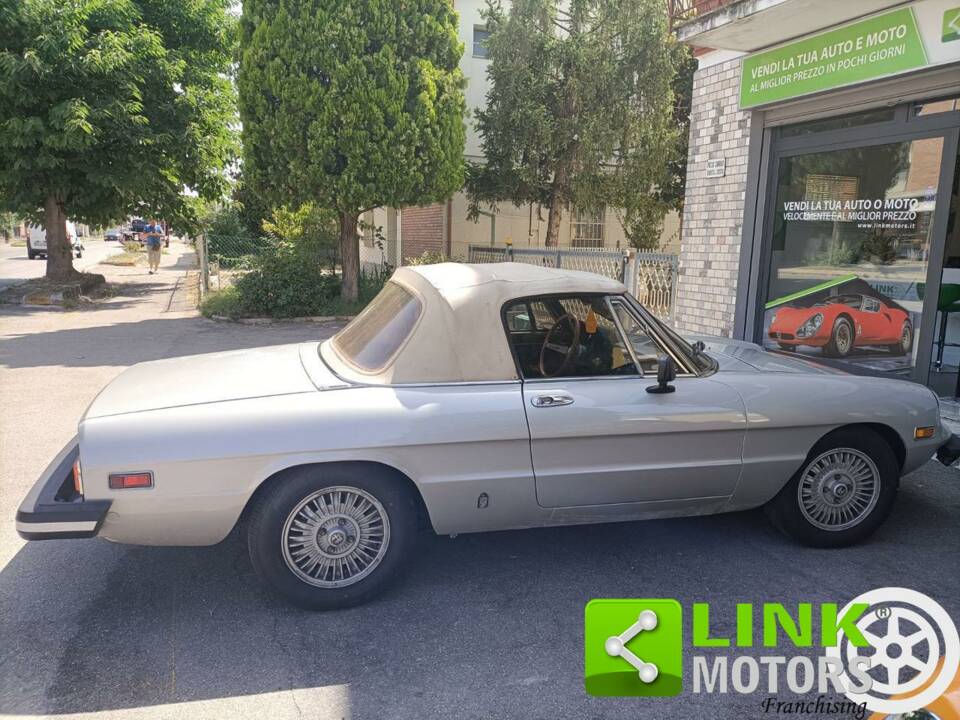 Bild 3/10 von Alfa Romeo 1600 Spider (1981)