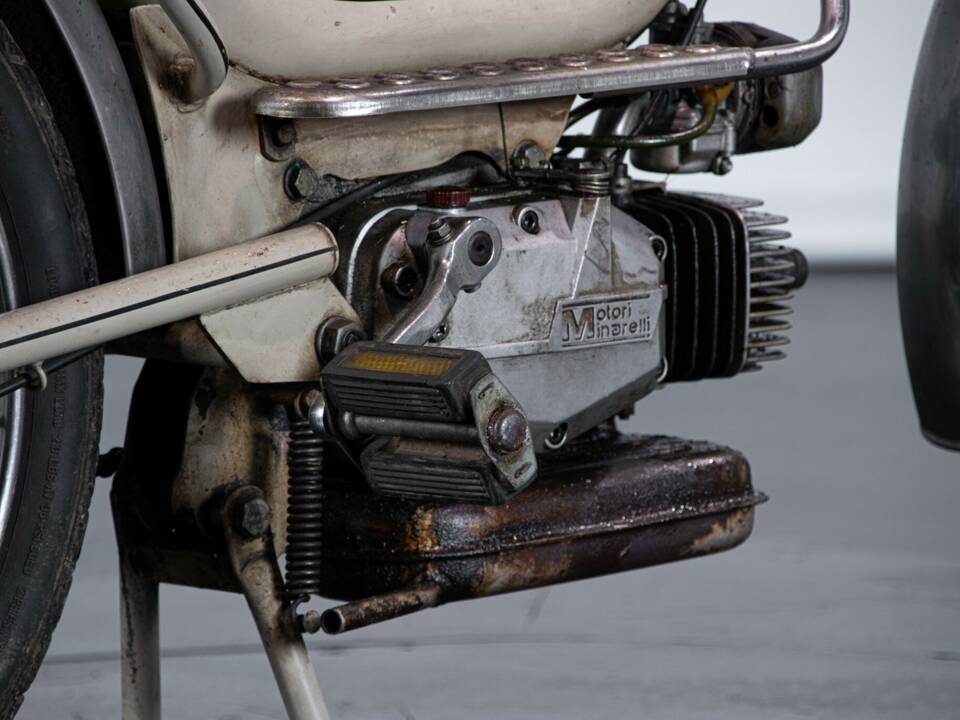 Image 28/50 of Oemmeci DUMMY (1978)