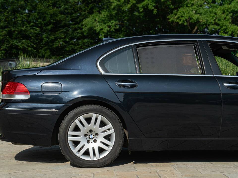 Image 24/50 de BMW 745Li (2001)