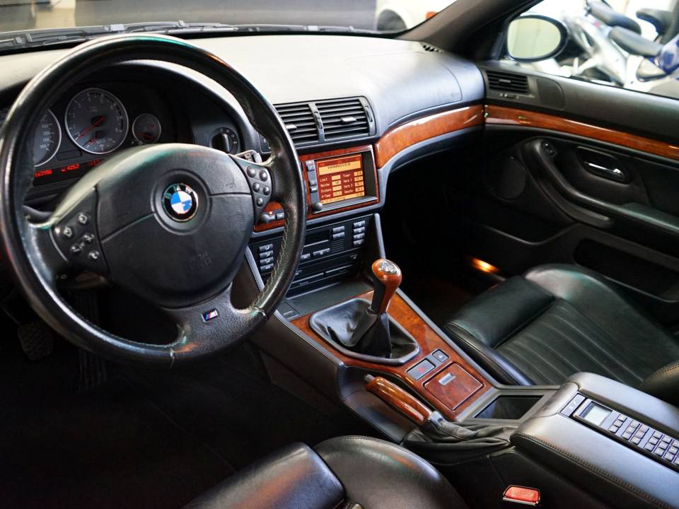 Image 24/40 of BMW M5 (2000)