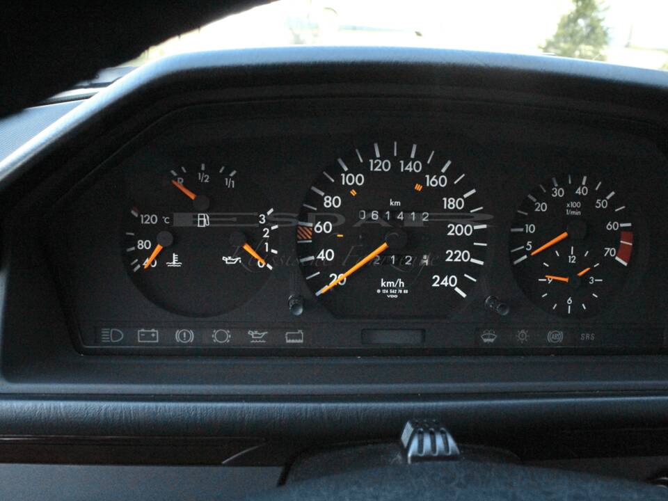 Bild 16/31 von Mercedes-Benz E 200 (1996)