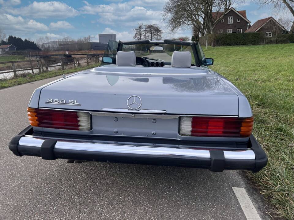 Bild 6/8 von Mercedes-Benz 380 SL (1982)