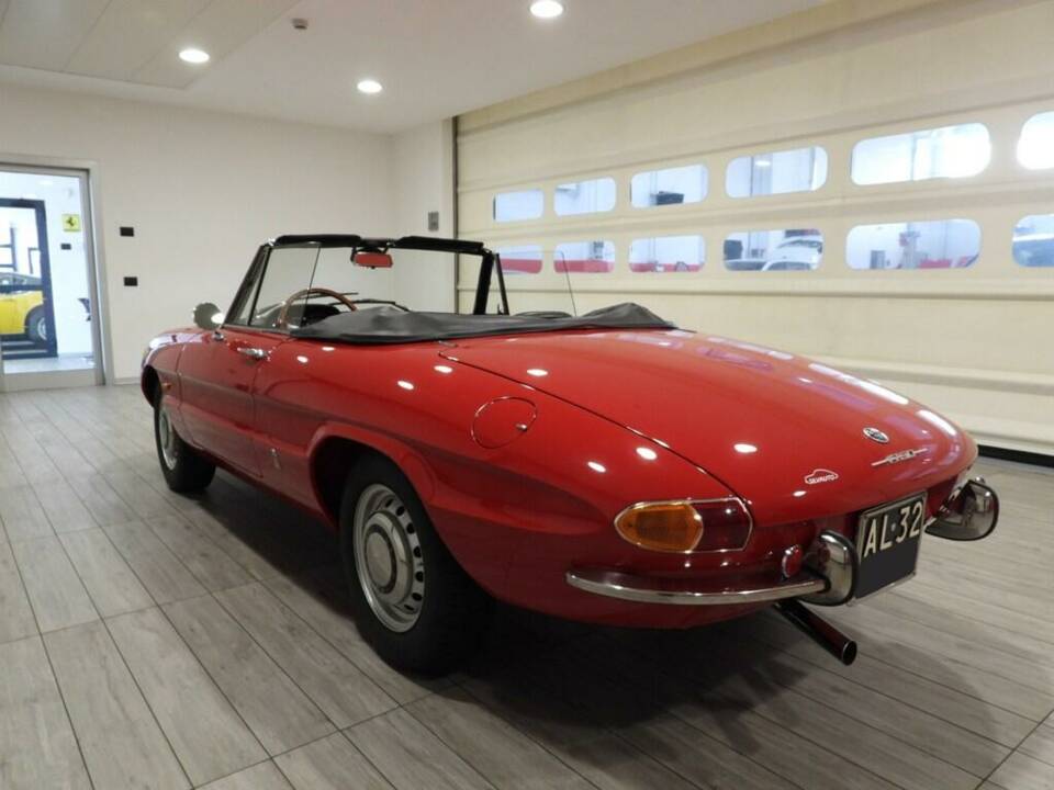 Image 3/15 of Alfa Romeo 1750 Spider Veloce (1968)