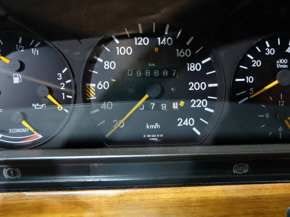 Image 22/31 of Mercedes-Benz 500 SEL (1987)