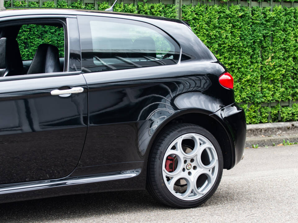 Image 16/36 of Alfa Romeo 147 3.2 GTA (2003)