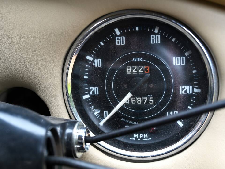 Image 18/20 of Daimler SP 250 (1962)