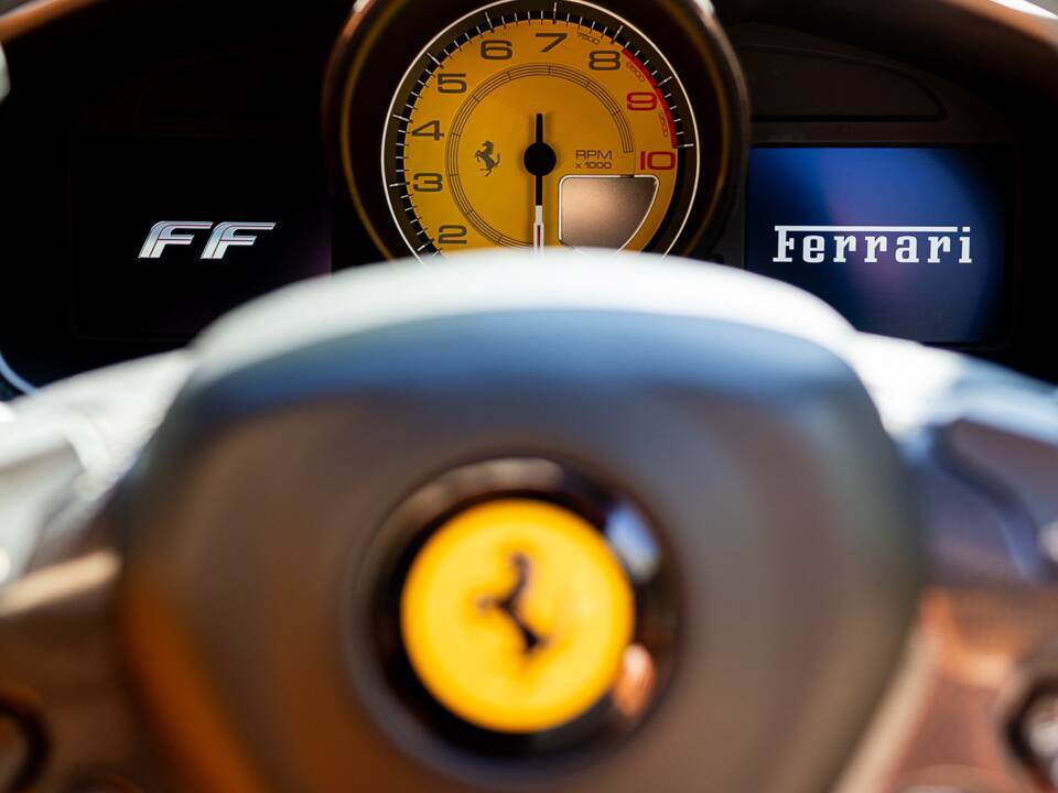 Bild 42/50 von Ferrari FF (2012)