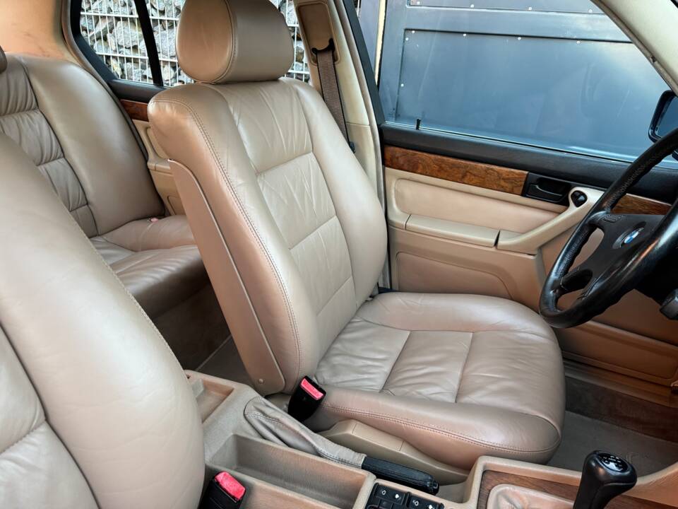 Immagine 61/99 di BMW 735i (1988)