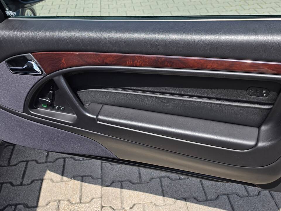 Image 62/100 of Mercedes-Benz SL 500 (1999)