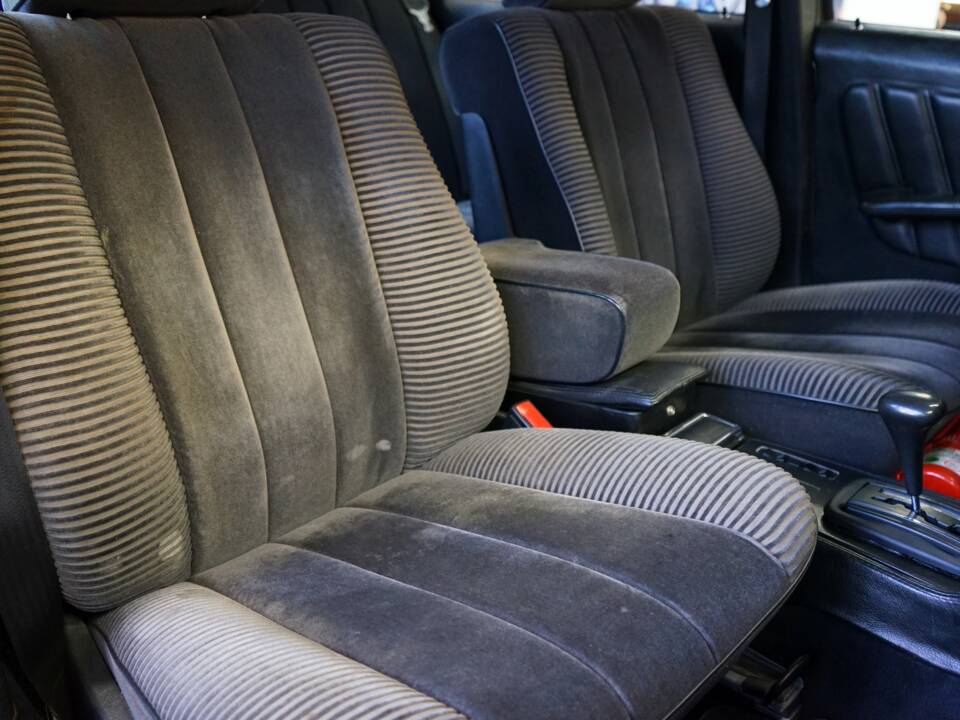 Image 21/36 de Mercedes-Benz 280 E (1982)