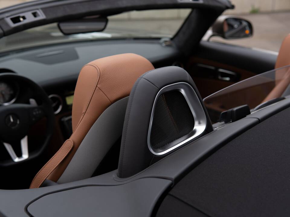 Image 37/45 of Mercedes-Benz SLS AMG Roadster (2012)