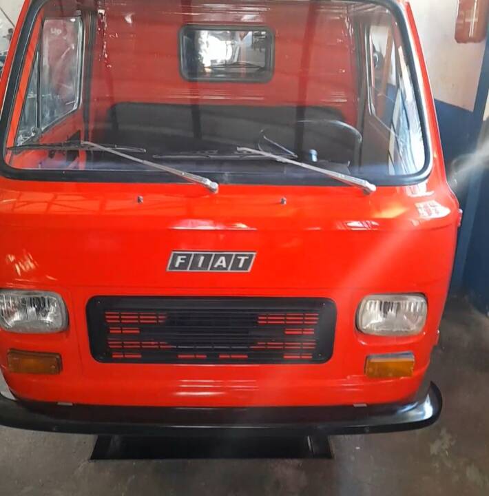 Image 2/15 of FIAT 900T (1977)