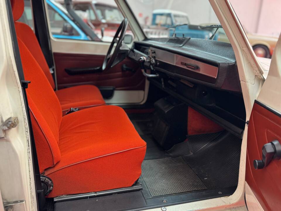 Image 13/19 of Renault R 6 GTL (1980)