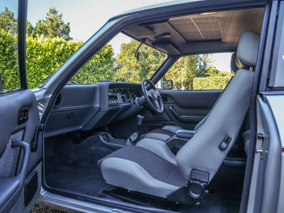 Image 36/50 of Ford Capri 2,8i (1987)