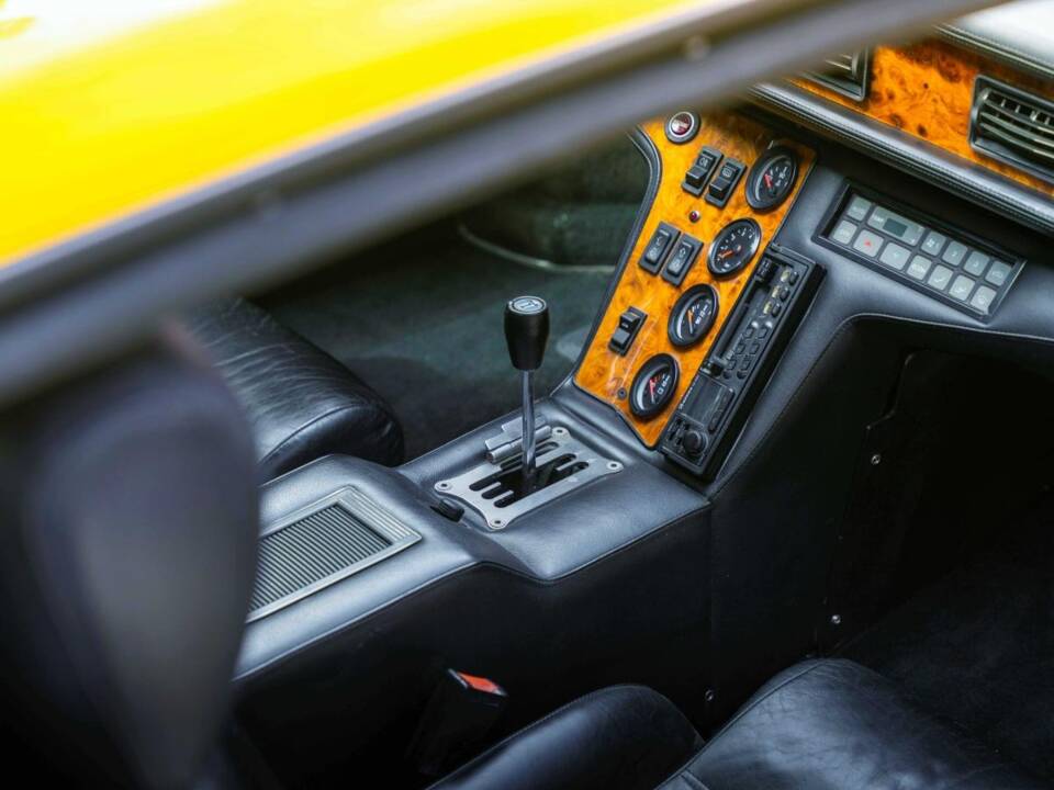 Image 14/18 of De Tomaso Pantera 90 Si (1991)