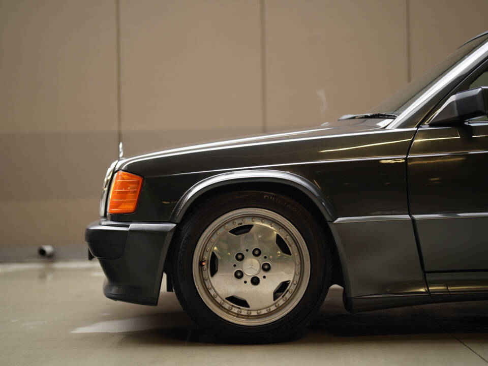 Image 47/83 of Mercedes-Benz 190 E 2.3-16 (1984)