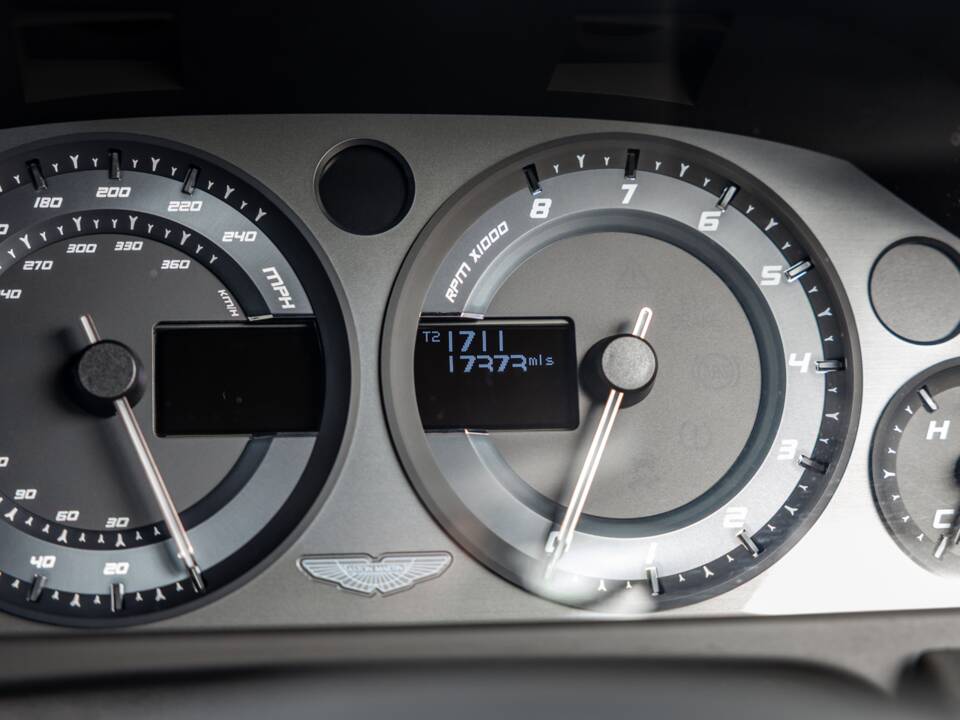 Image 8/65 of Aston Martin Vantage GT8 (2017)