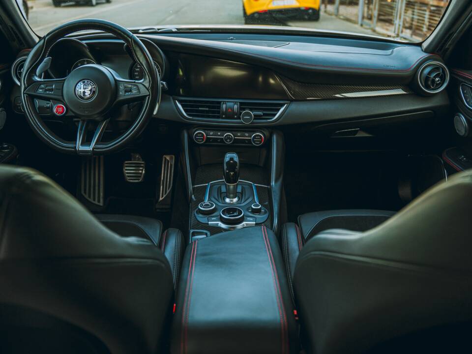 Bild 18/26 von Alfa Romeo Giulia Quadrifoglio (2017)