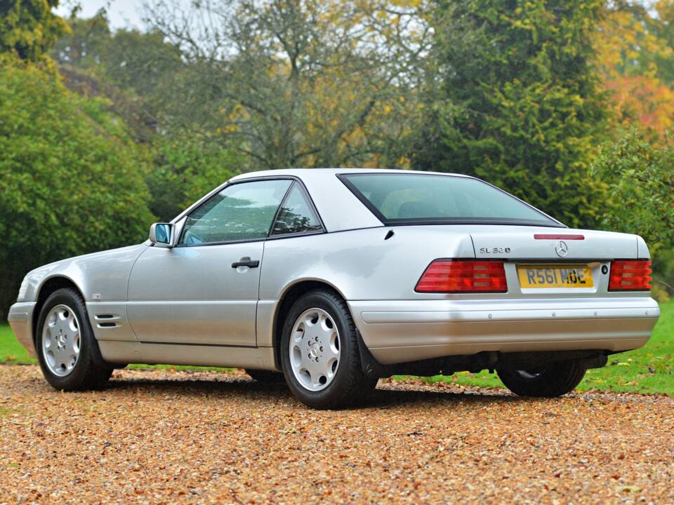 Image 3/12 of Mercedes-Benz SL 320 (1997)