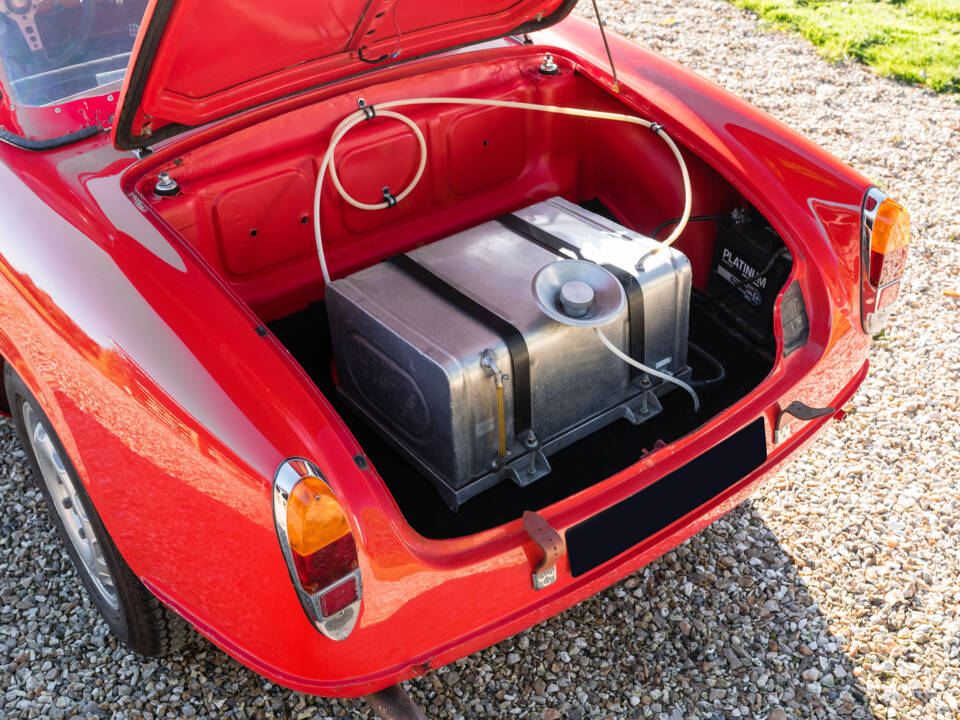 Image 46/60 of Alfa Romeo Giulia 1600 Spider (1963)