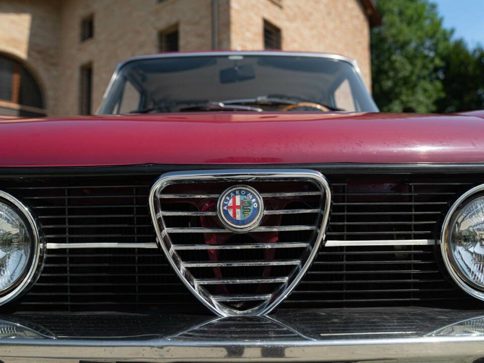 Immagine 16/50 di Alfa Romeo Giulia Nuova Super 1300 (1974)