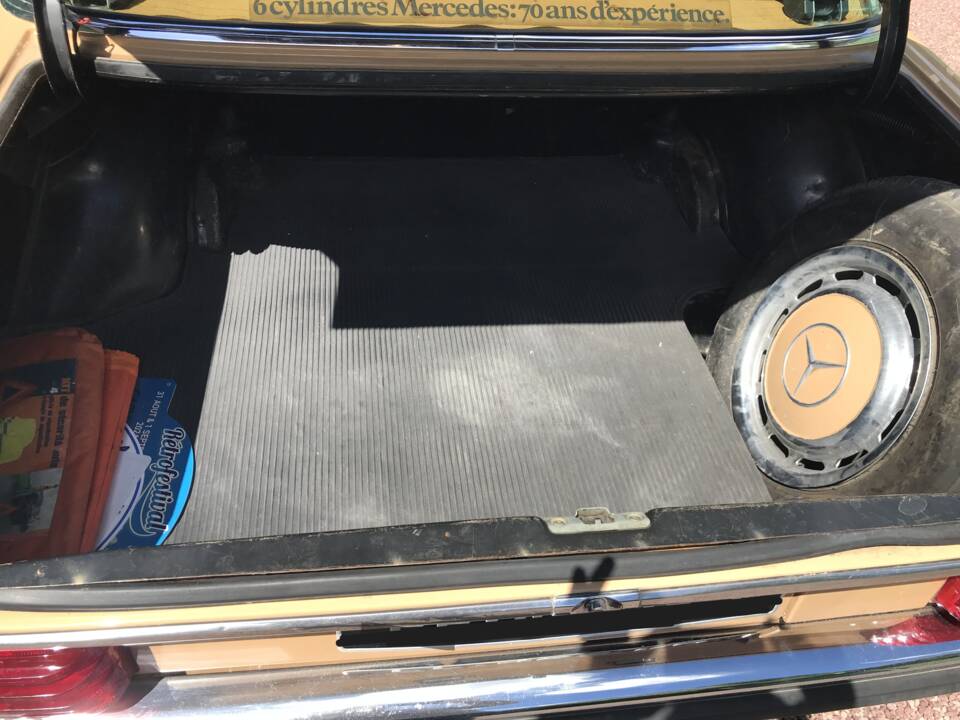 Image 9/10 of Mercedes-Benz 280 (1975)