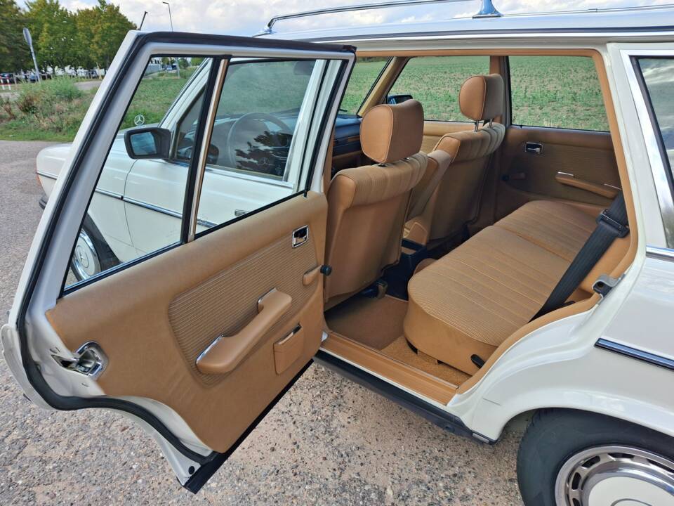 Image 10/20 of Mercedes-Benz 200 T (1983)
