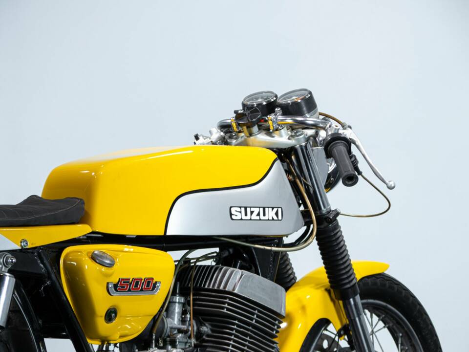 Image 36/50 of Suzuki DUMMY (1971)