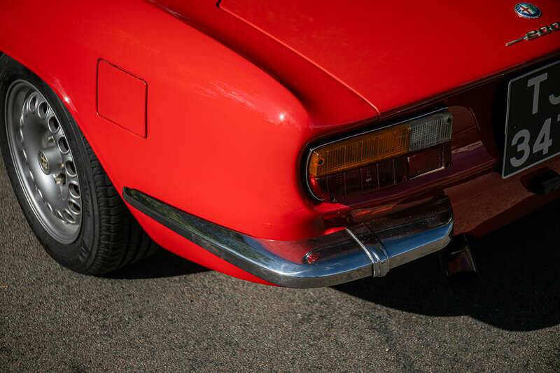 Image 30/45 of Alfa Romeo 2000 GT Veloce (1975)