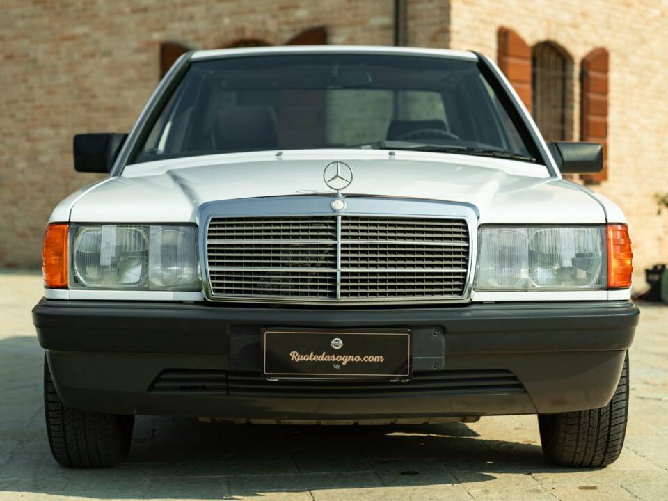 Image 3/45 of Mercedes-Benz 190 E (1987)