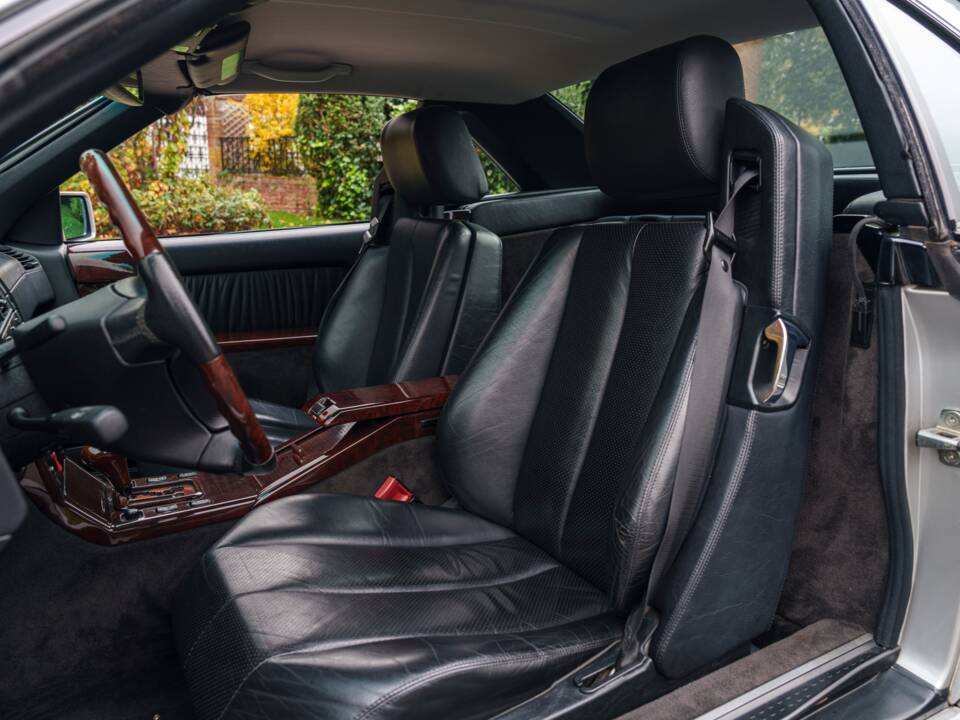 Immagine 19/22 di Mercedes-Benz SL 500 (1995)