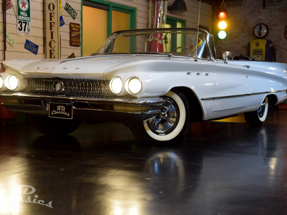 Image 2/47 of Buick Le Sabre Convertible (1960)