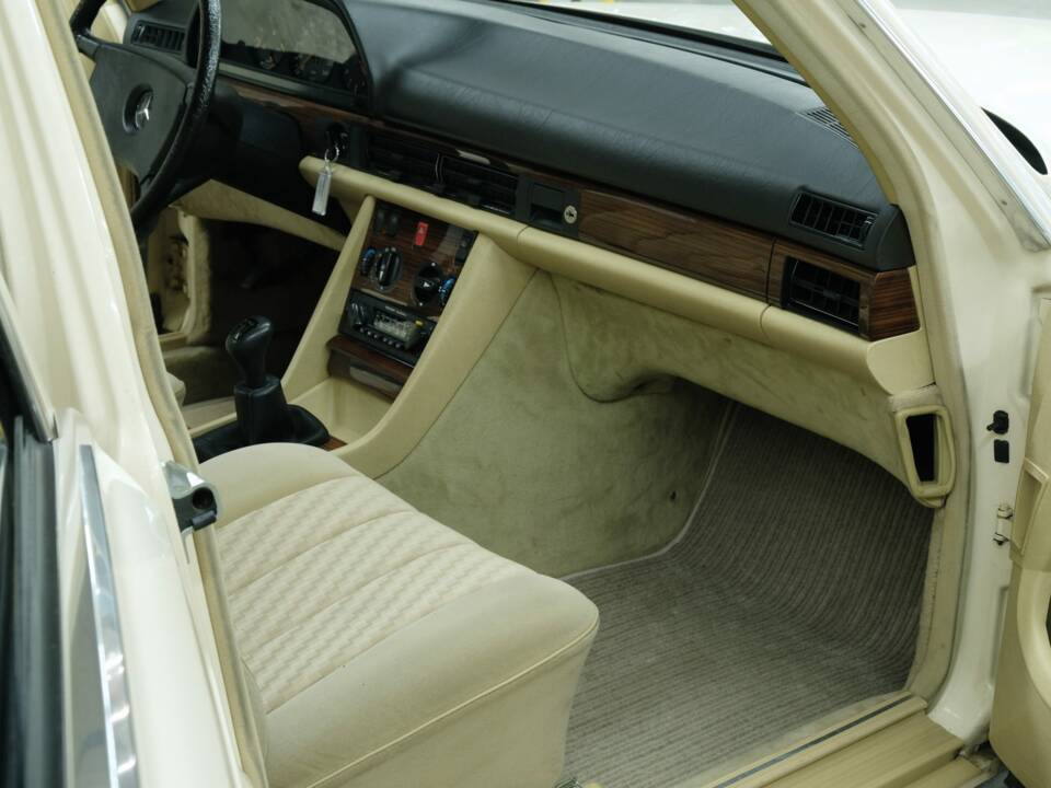 Bild 34/50 von Mercedes-Benz 280 S (1982)