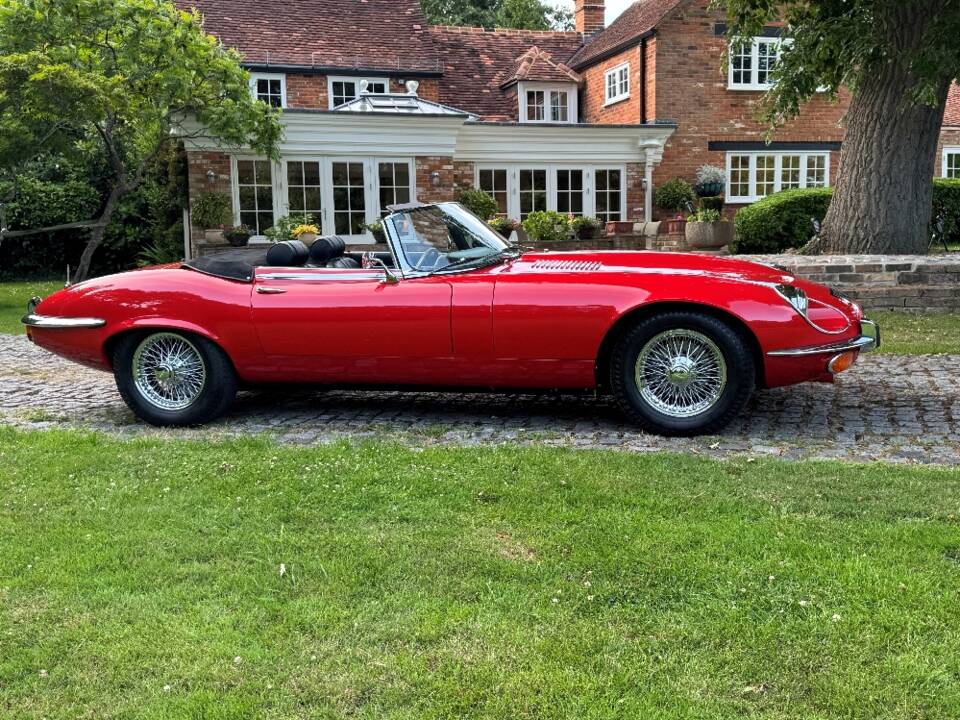 Image 17/39 of Jaguar E-Type V12 (1974)
