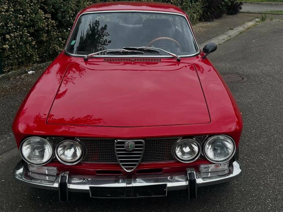 Image 3/11 of Alfa Romeo 2000 Spider Veloce (1974)