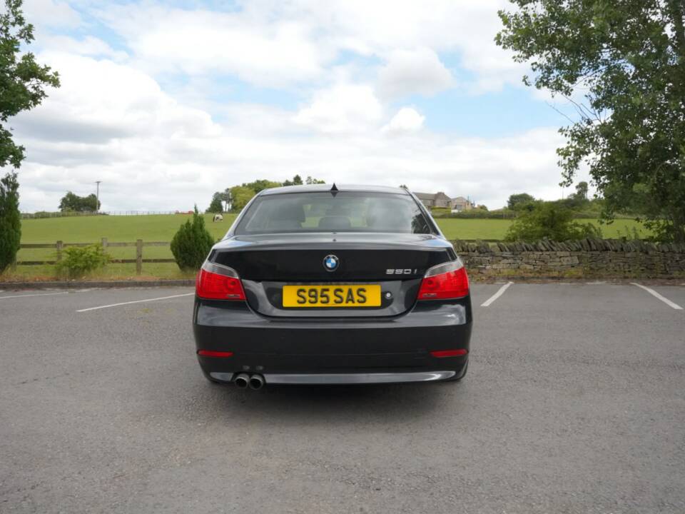 Bild 20/48 von BMW 550i (2006)