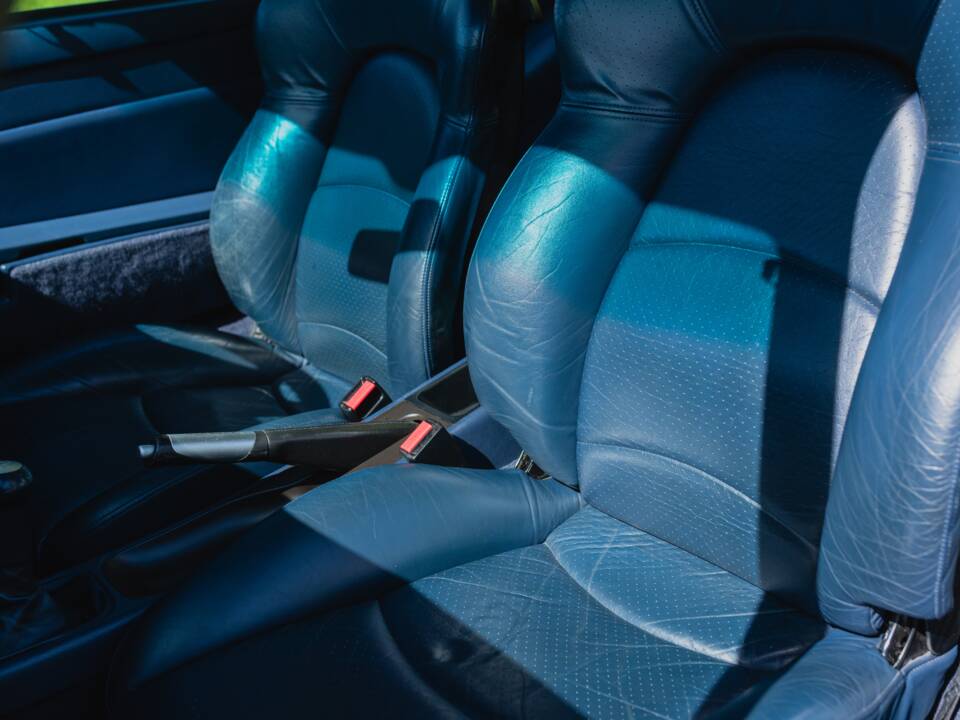 Image 38/52 of Porsche 911 Carrera 4 (1997)