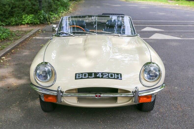 Image 12/50 de Jaguar E-Type (1969)