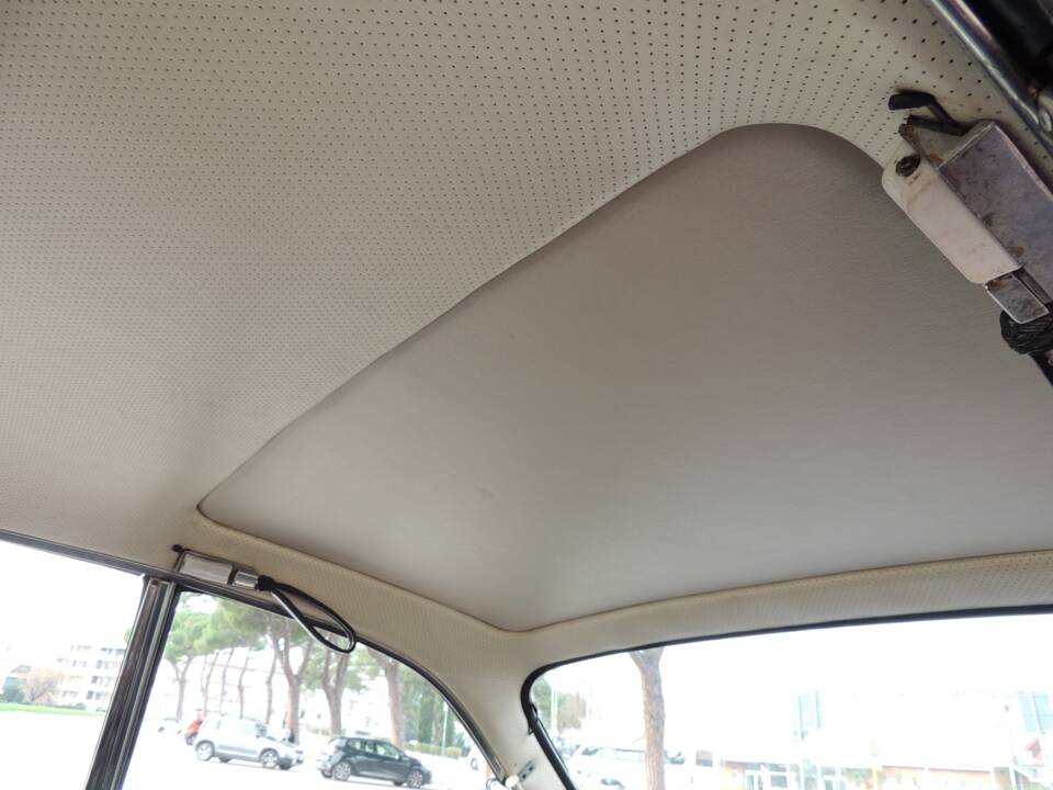 Bild 21/29 von Alfa Romeo 2000 GT Veloce (1973)