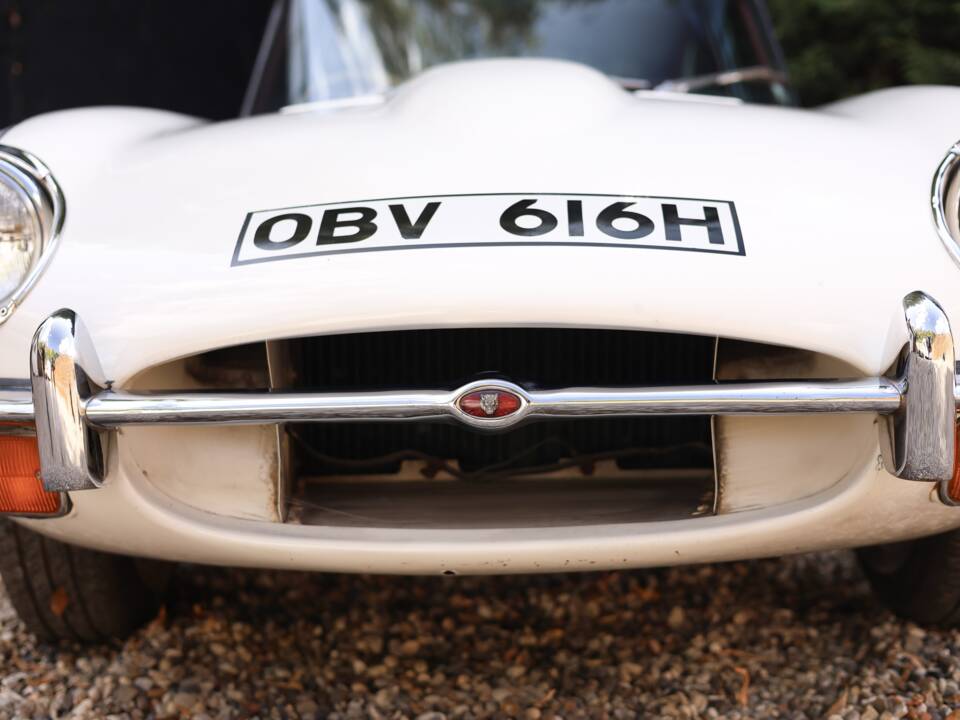 Image 19/50 de Jaguar Type E (2+2) (1970)