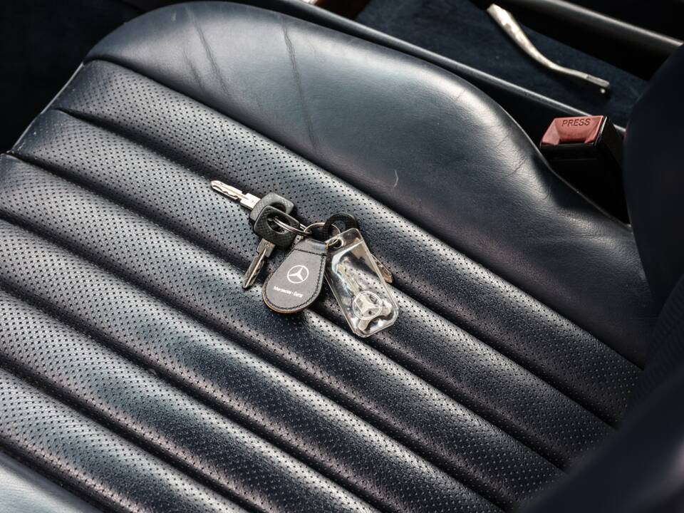 Image 11/43 of Mercedes-Benz 300 SL (1989)