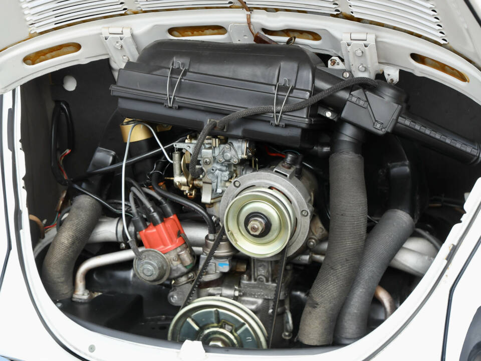 Image 4/50 of Volkswagen Käfer 1303 &quot;Champagne Edition&quot; (1977)