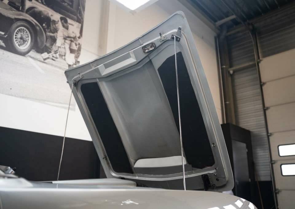 Bild 21/50 von Aston Martin V8 (1978)