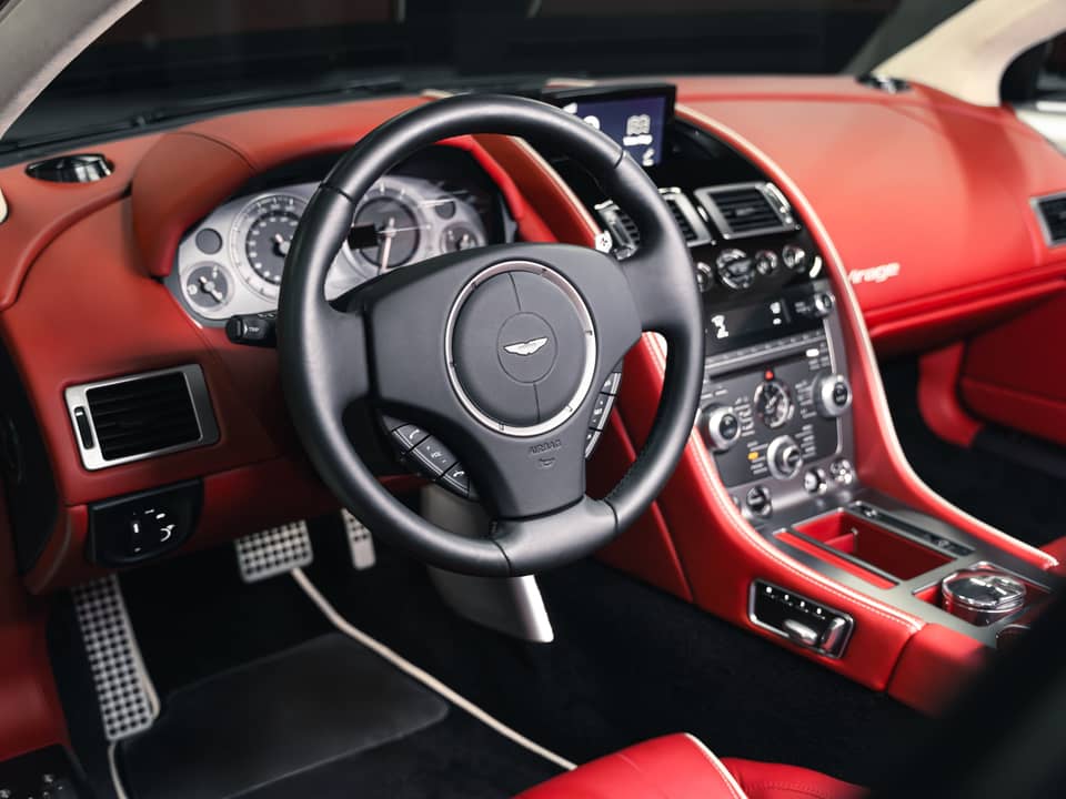 Image 25/38 of Aston Martin Virage (2012)