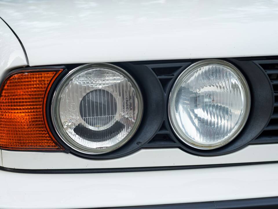 Image 28/55 of BMW 525ix (1993)