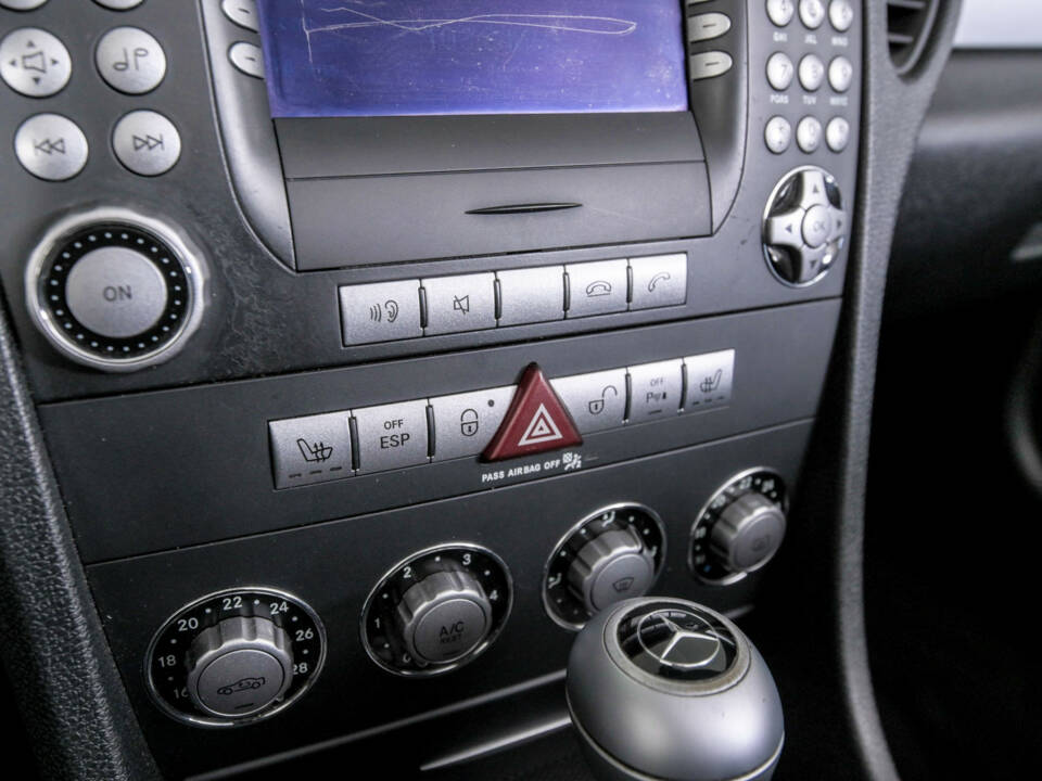 Immagine 16/50 di Mercedes-Benz SLK 200 Kompressor (2007)