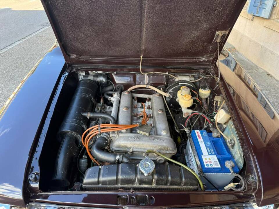 Image 14/21 of Alfa Romeo Giulia Super 1.6 (1972)